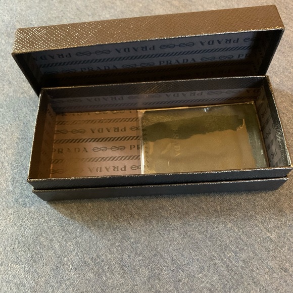 Prada eyeglasses cover - Picture 1 of 3